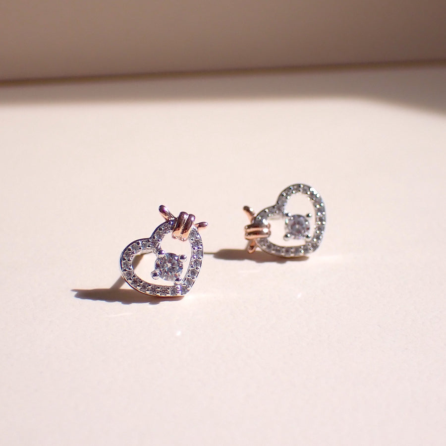 Komi Ribbon Heart Earstud 925 Silver