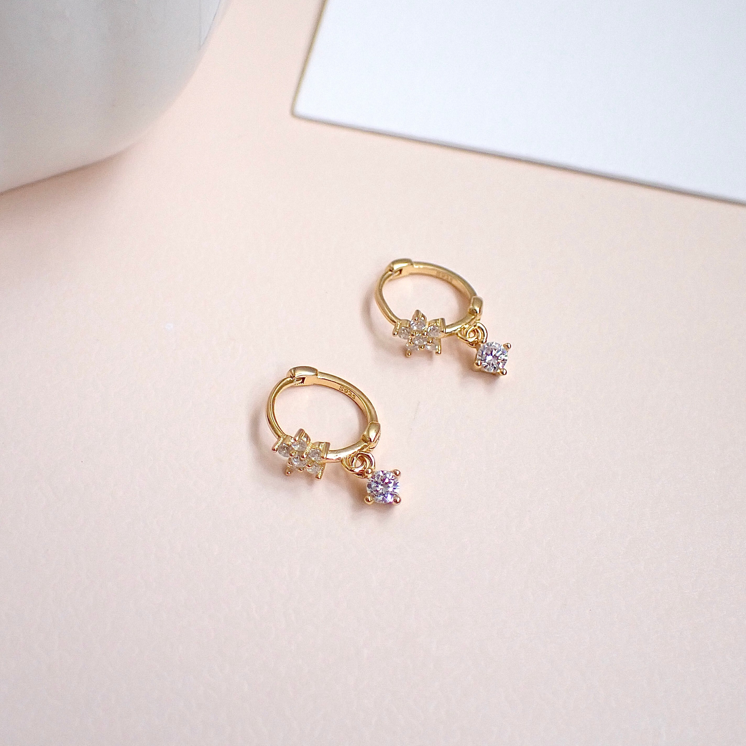 Dainty Flower Hoop 925 Silver