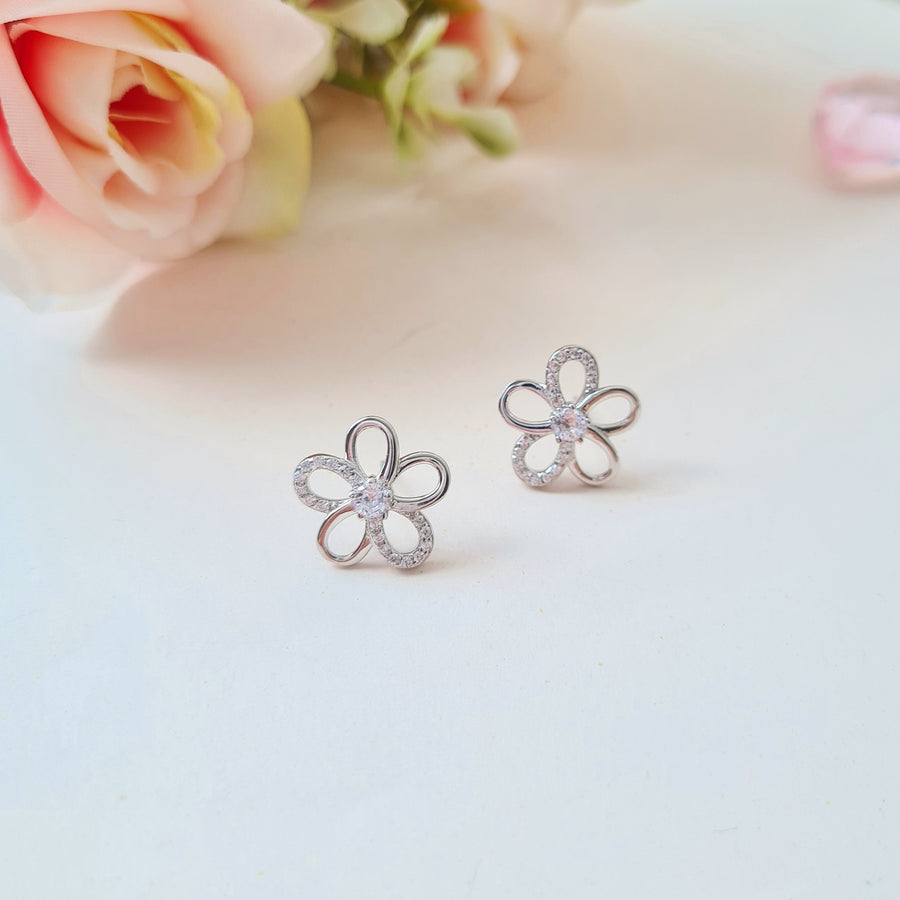 Shiny Ichika Flower Earstud 925 Silver