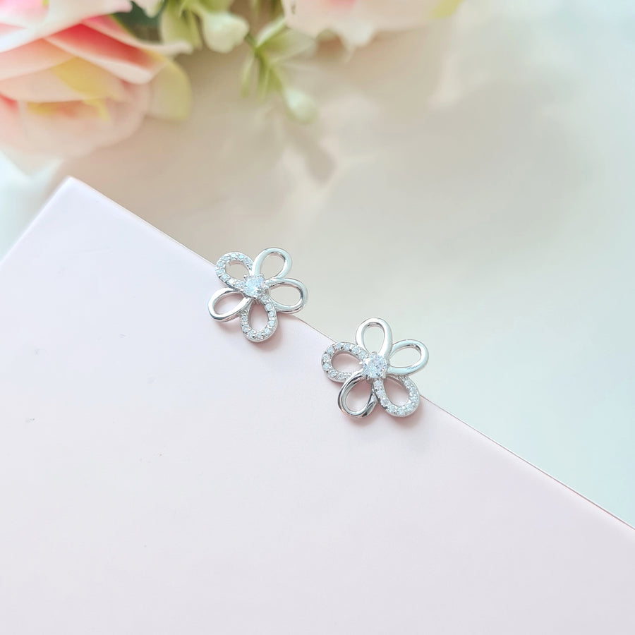 Shiny Ichika Flower Earstud 925 Silver