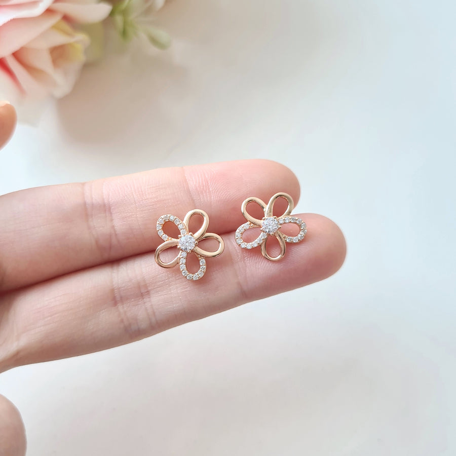 Shiny Ichika Flower Earstud 925 Silver