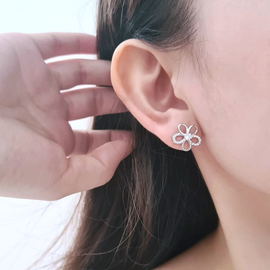 Shiny Ichika Flower Earstud 925 Silver