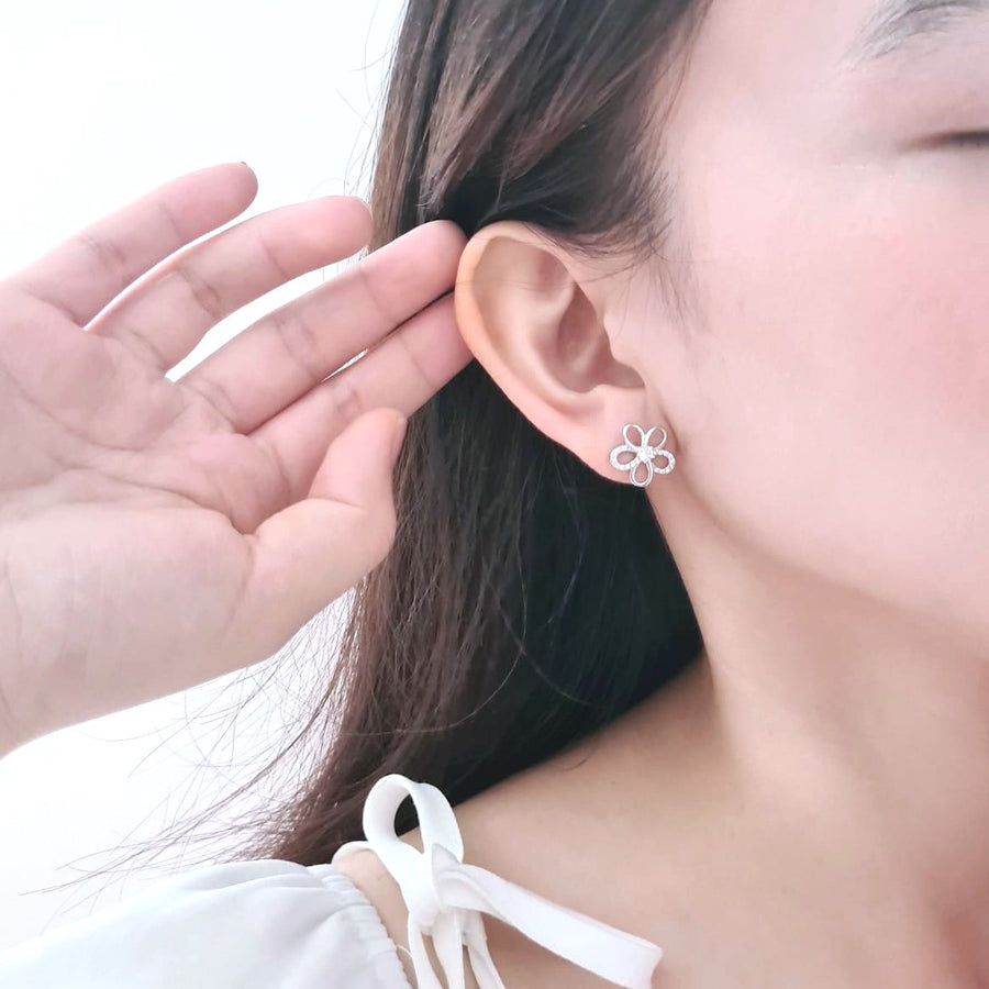 Shiny Ichika Flower Earstud 925 Silver